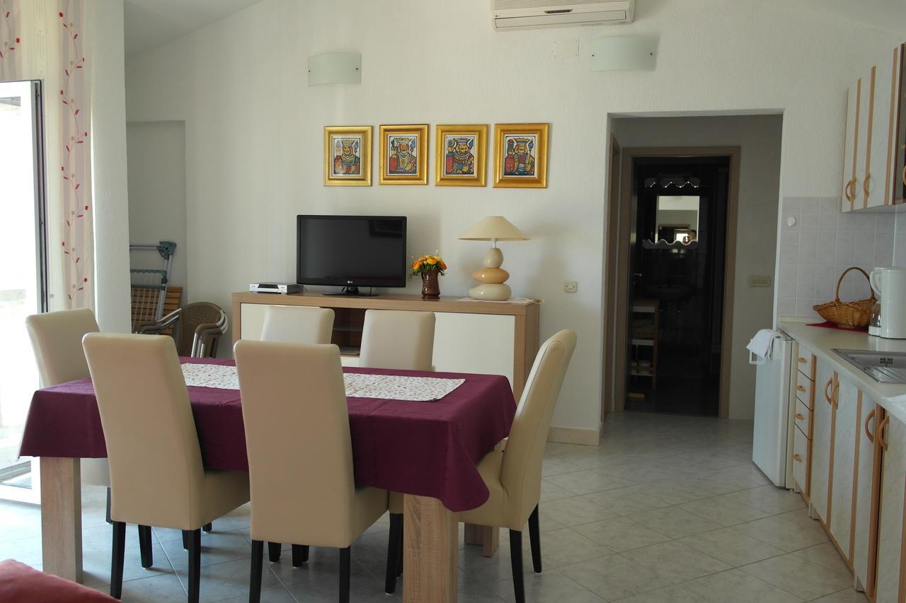 Apartments Racic Bol Bagian luar foto