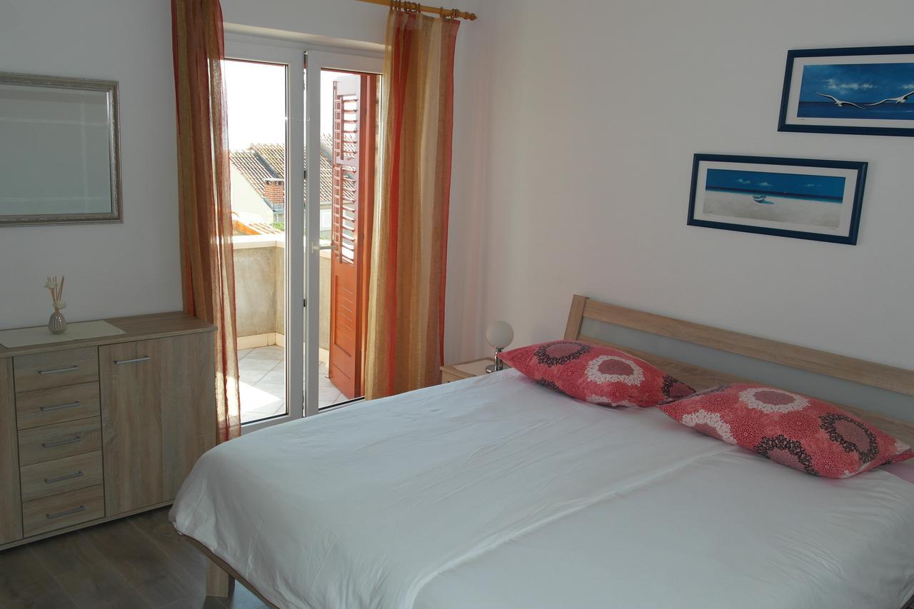 Apartments Racic Bol Bagian luar foto